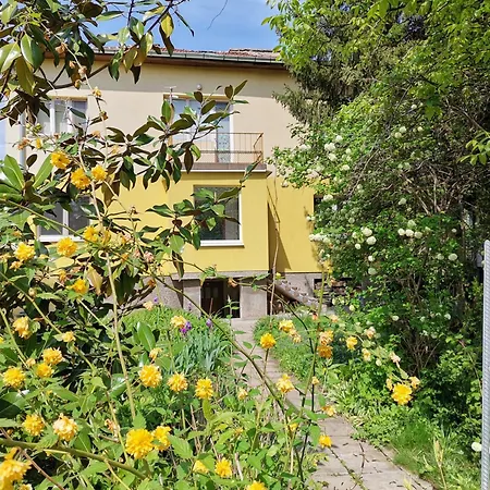 Частна квартира за гости дом градина вита / Guest “house Vita Garden”